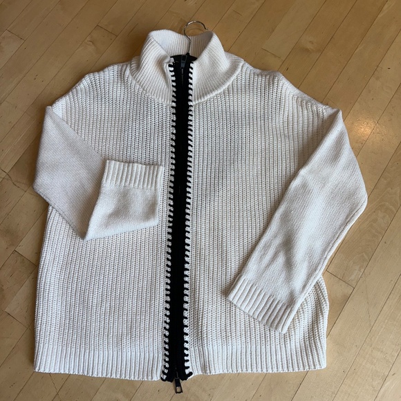 Like New Lisa Todd Romancin' cardigan, M. CB2430 - Picture 2 of 5